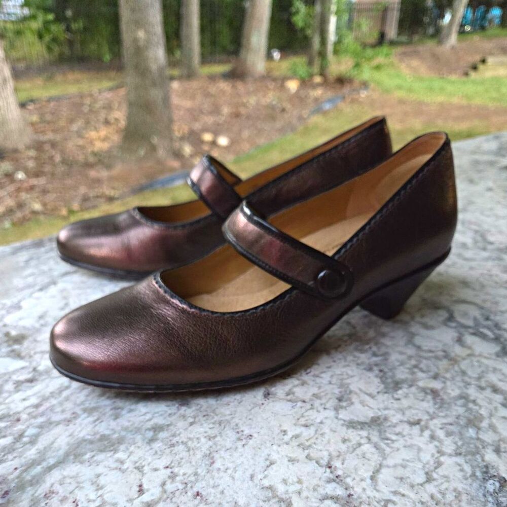 Softspots Women’s 9W Leather Kitten Heel Pumps Bronze Mary Jane Snap Round Toe